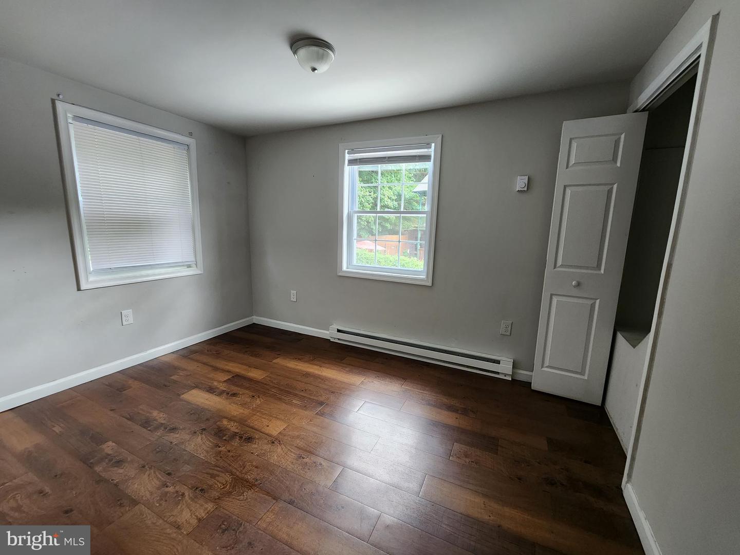 652 Baker St Property Photo 8