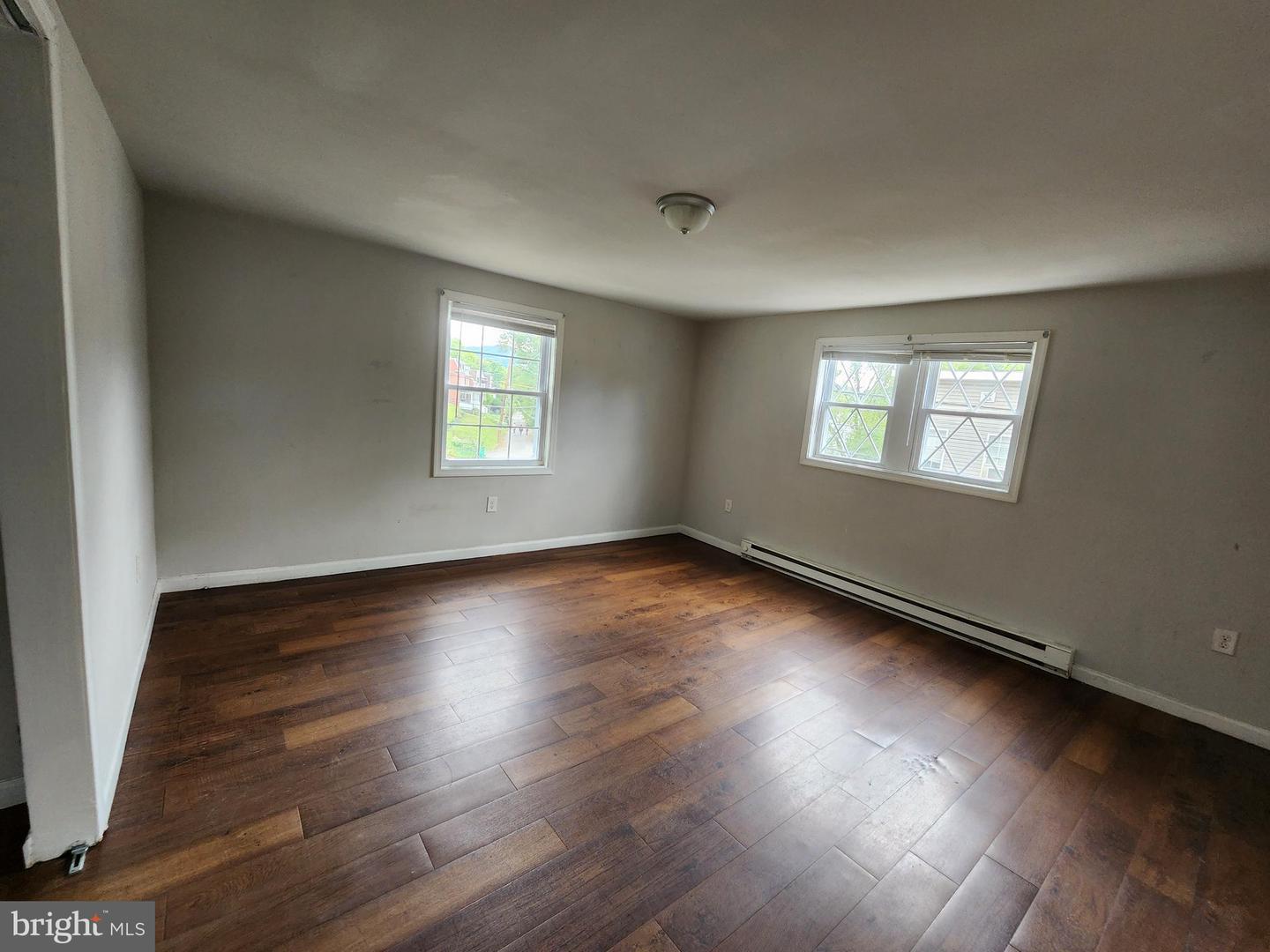 652 Baker St Property Photo 12