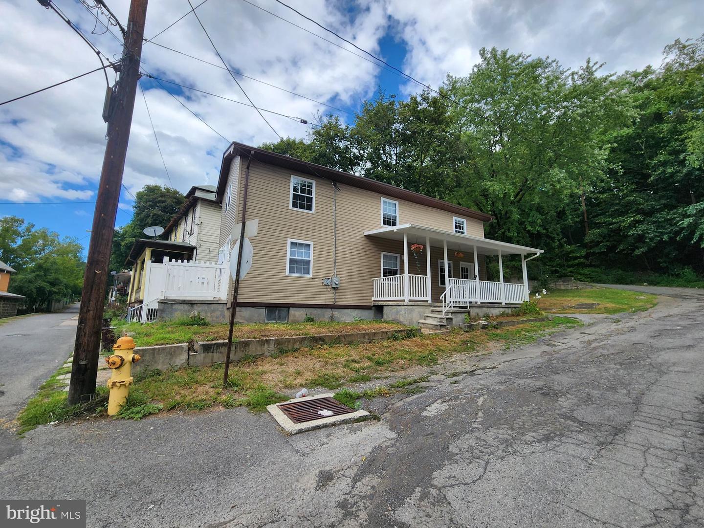 652 Baker St Property Photo 14