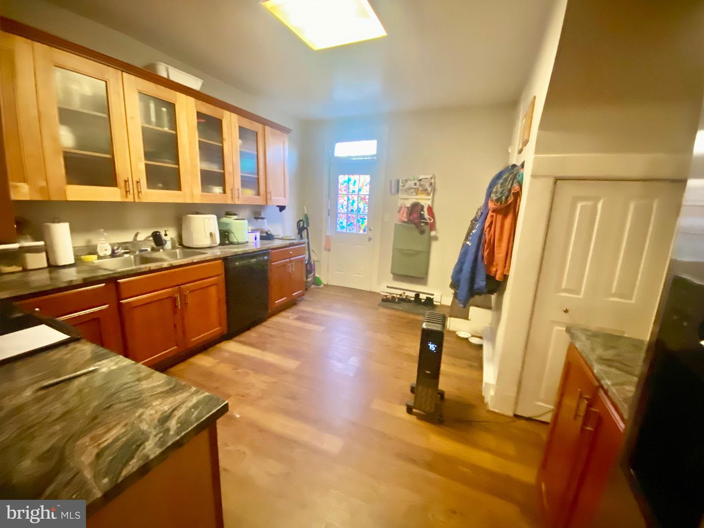 628 Elm St Property Photo 3