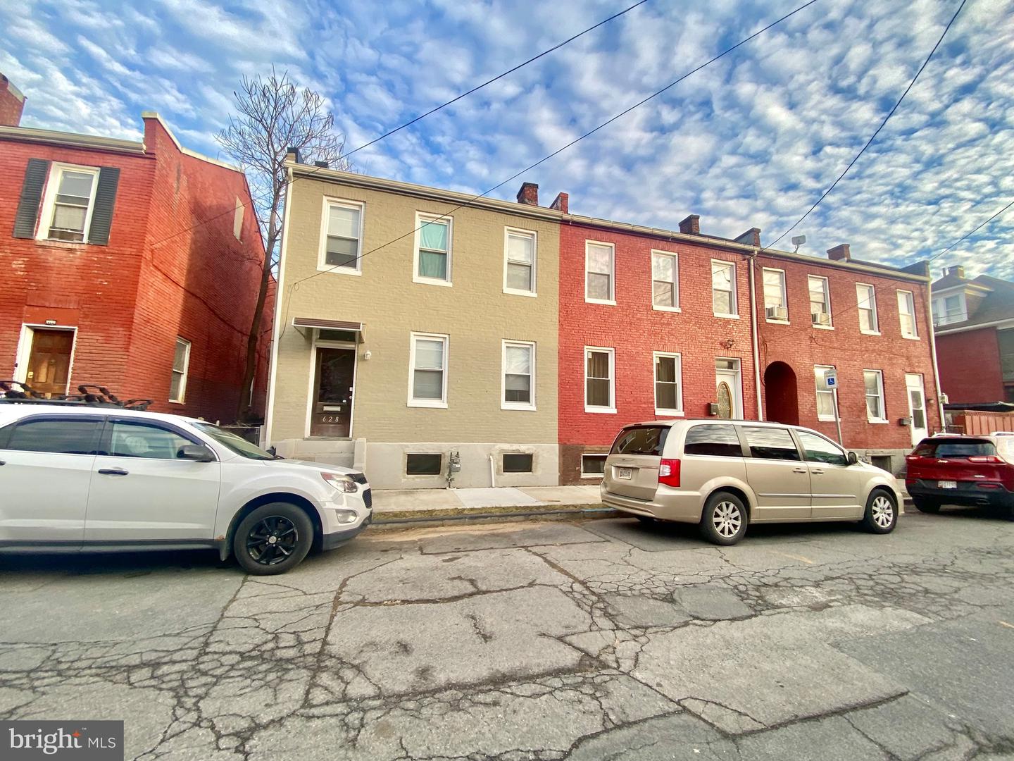 628 Elm St Property Photo 16