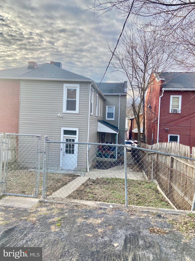 628 Elm St Property Photo 19