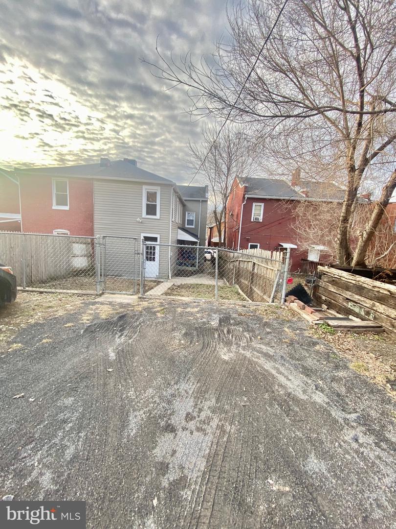 628 Elm St Property Photo 20