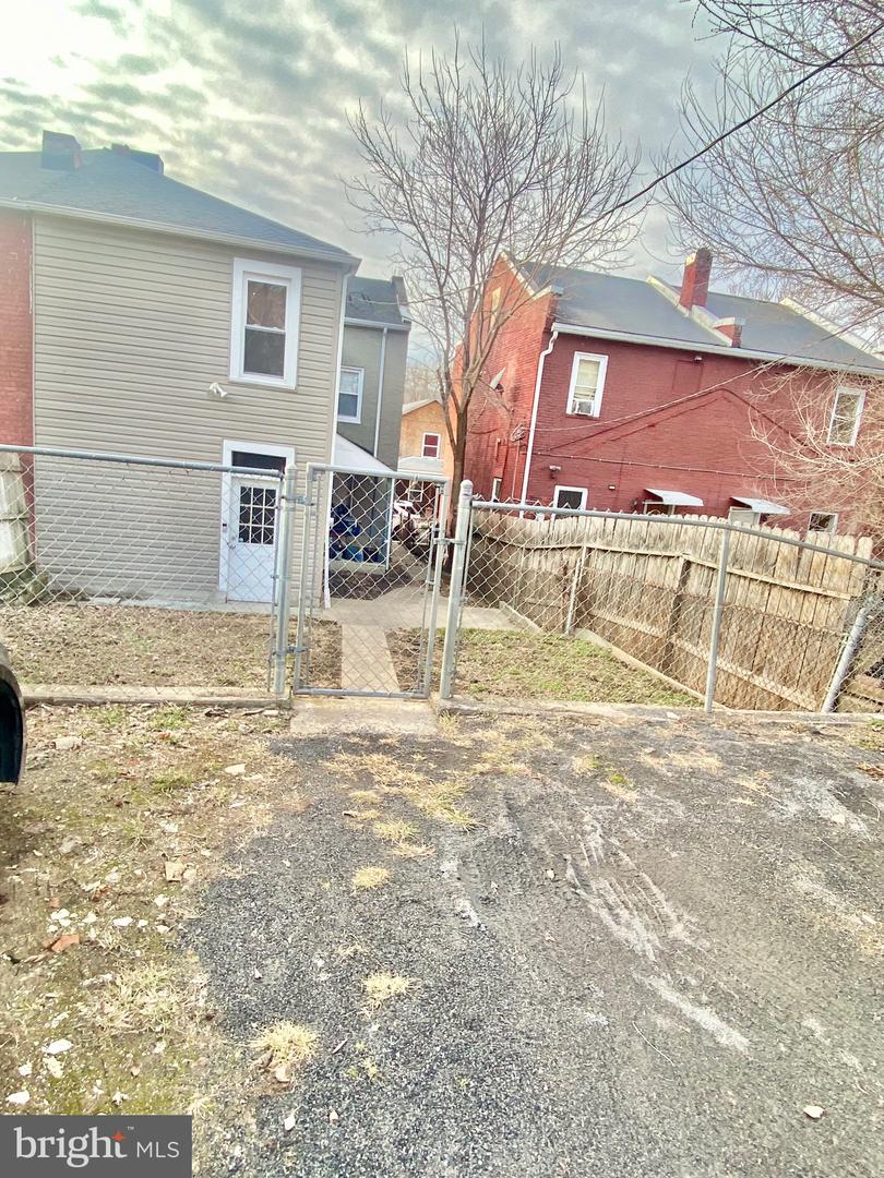 628 Elm St Property Photo 21