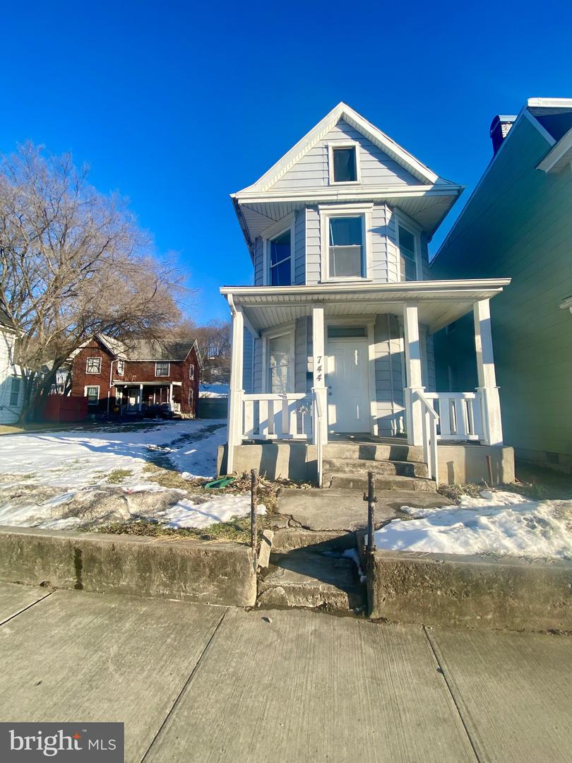 744 Maryland Ave Property Photo 1