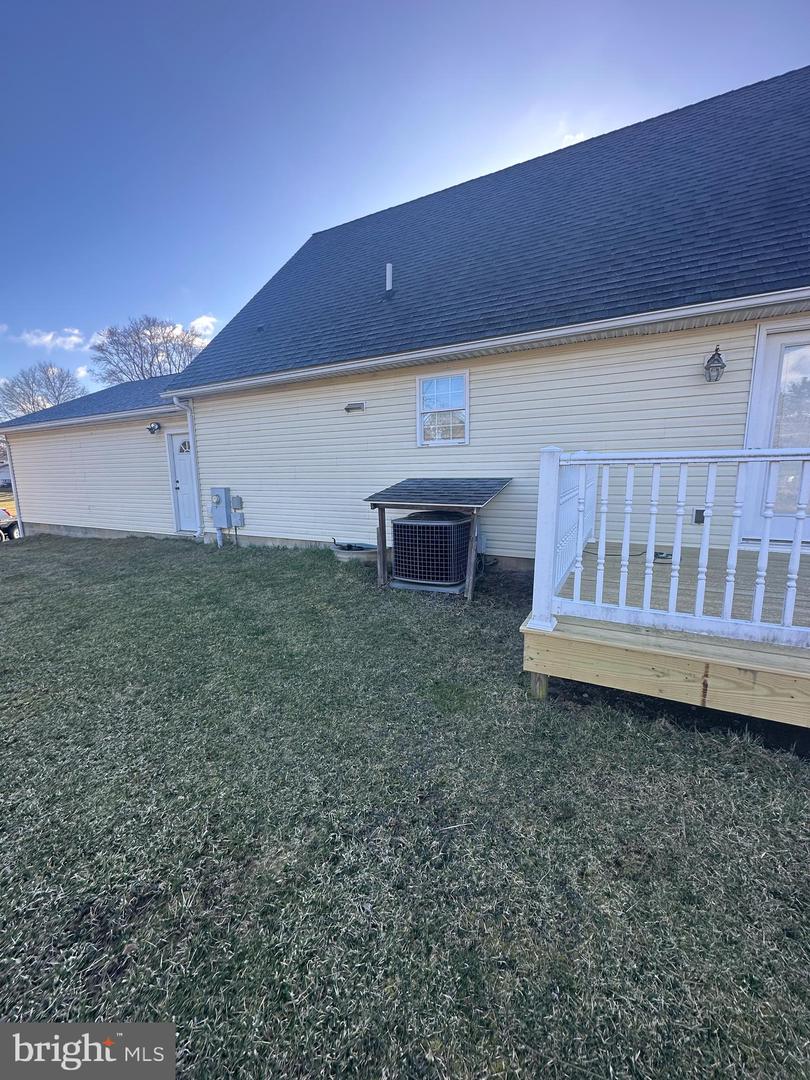 11115 Layman St Property Photo 4