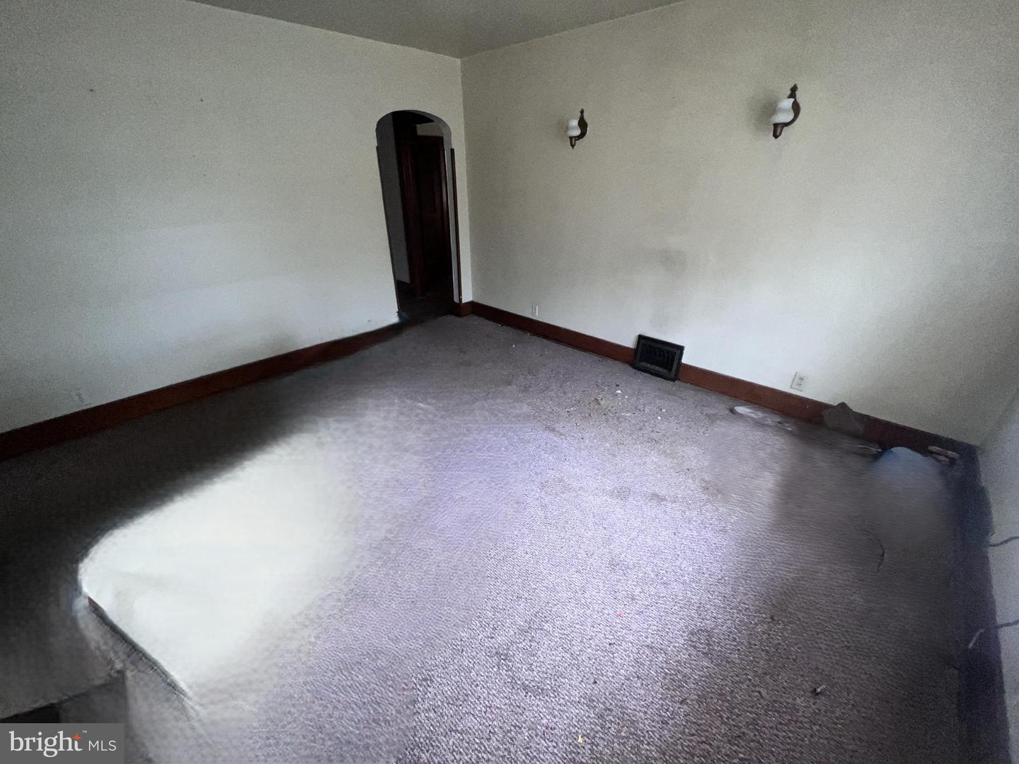346 Reservoir Ave Property Photo 3
