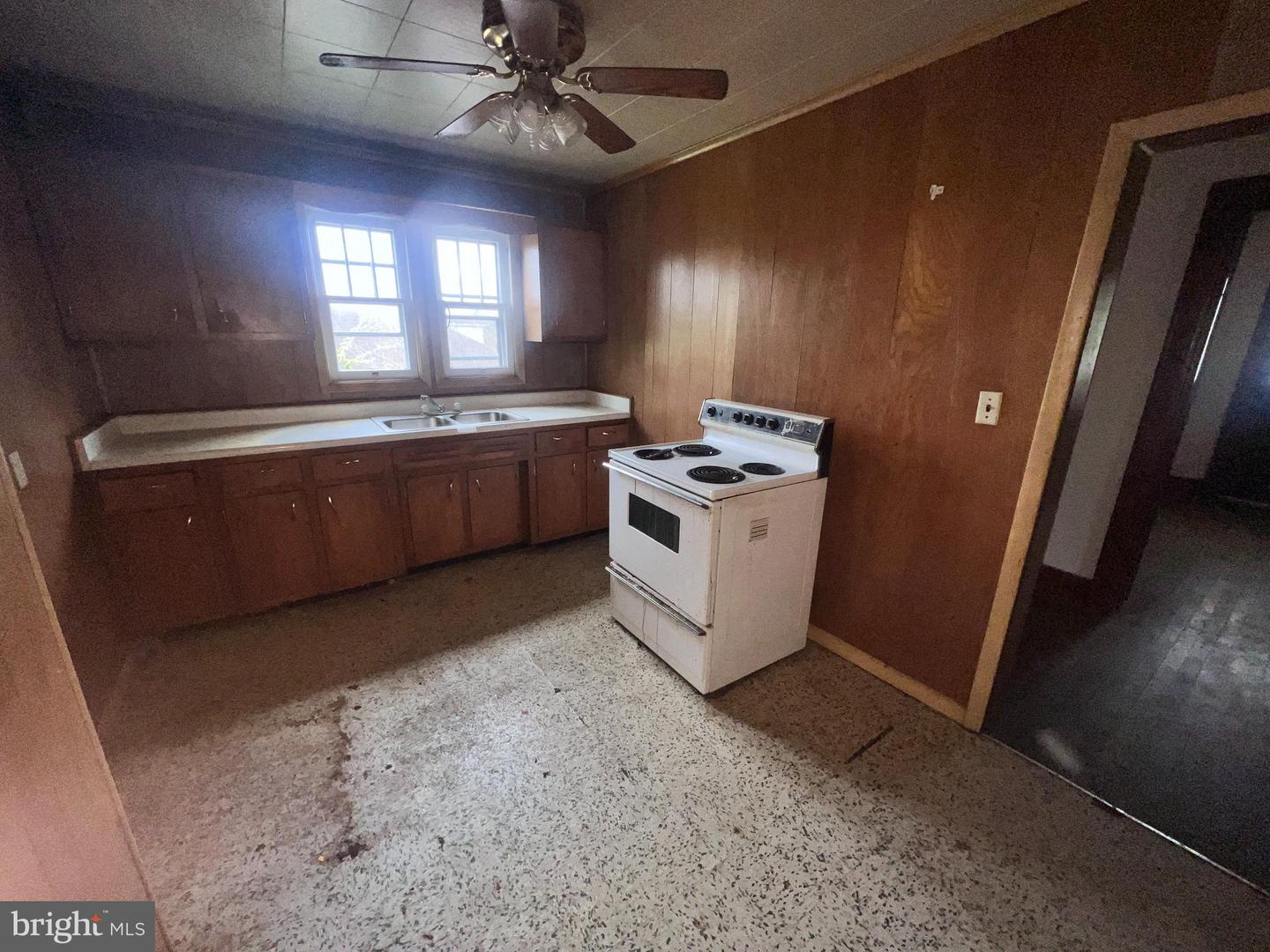 346 Reservoir Ave Property Photo 8