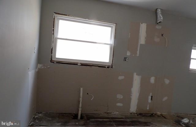 62 W Main St Property Photo 5