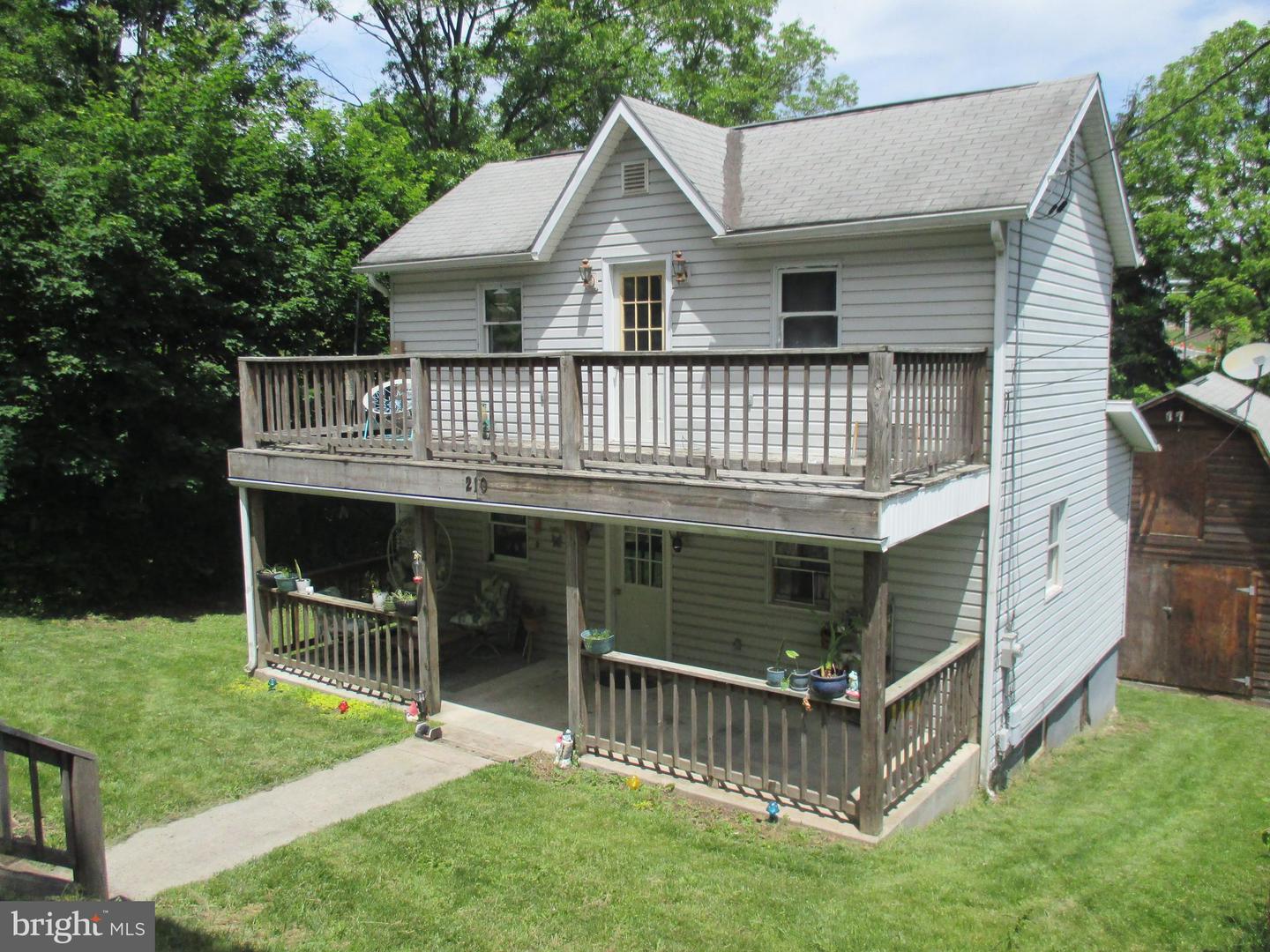 210 E Reynolds St Property Photo 1