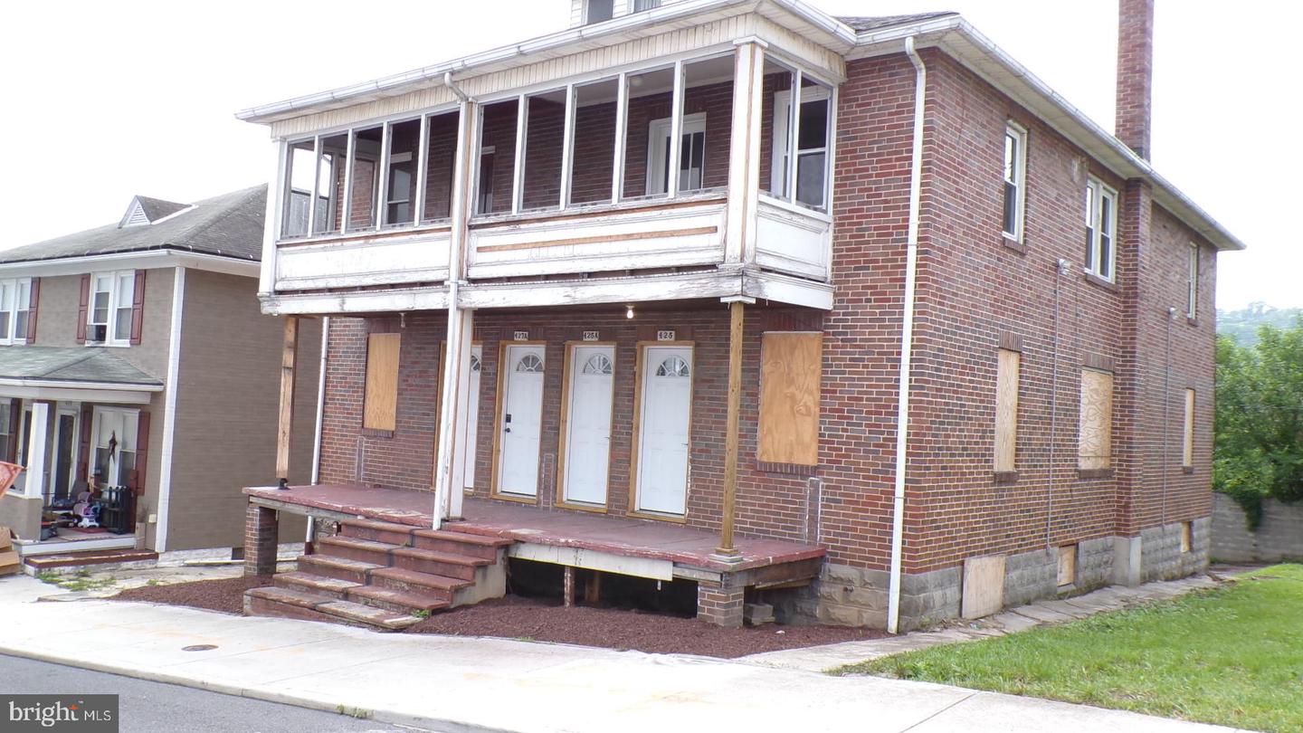 425 Arch St Property Photo 1