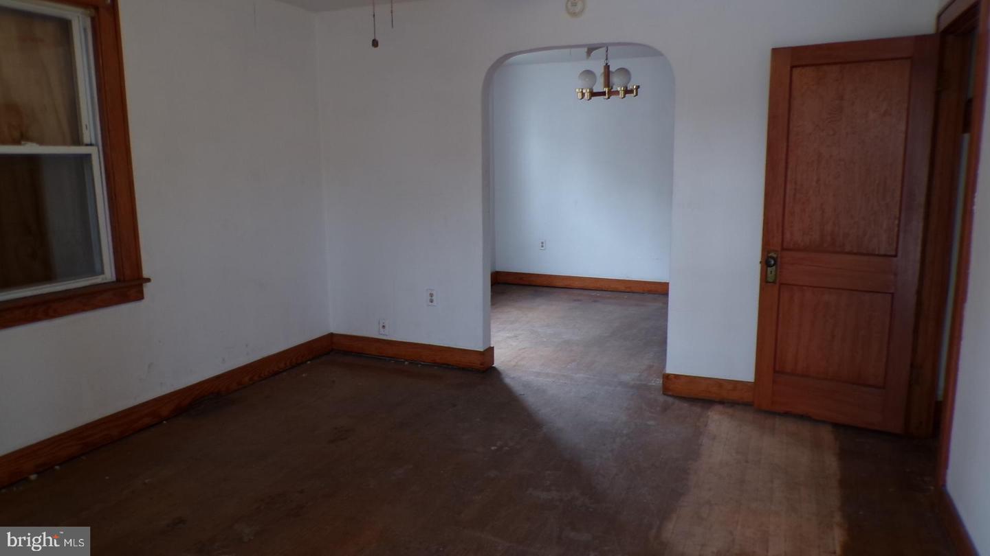 425 Arch St Property Photo 3
