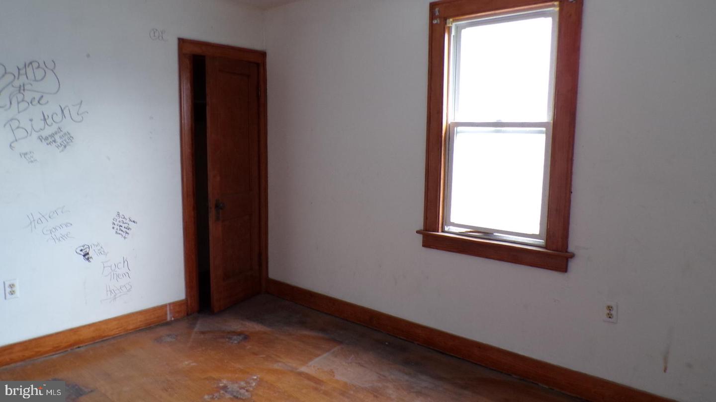 425 Arch St Property Photo 5