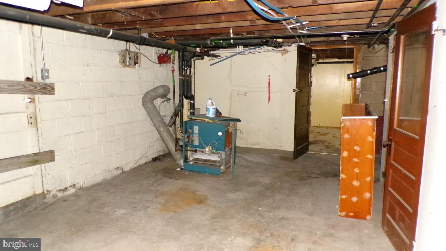 425 Arch St Property Photo 6