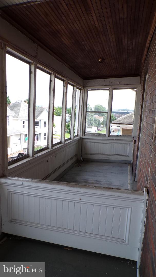 425 Arch St Property Photo 16