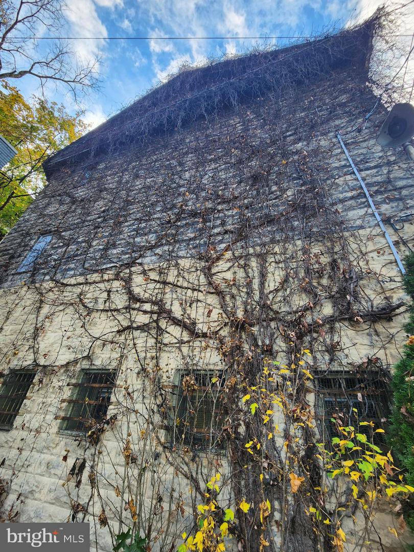 327 Baltimore Ave Property Photo 29