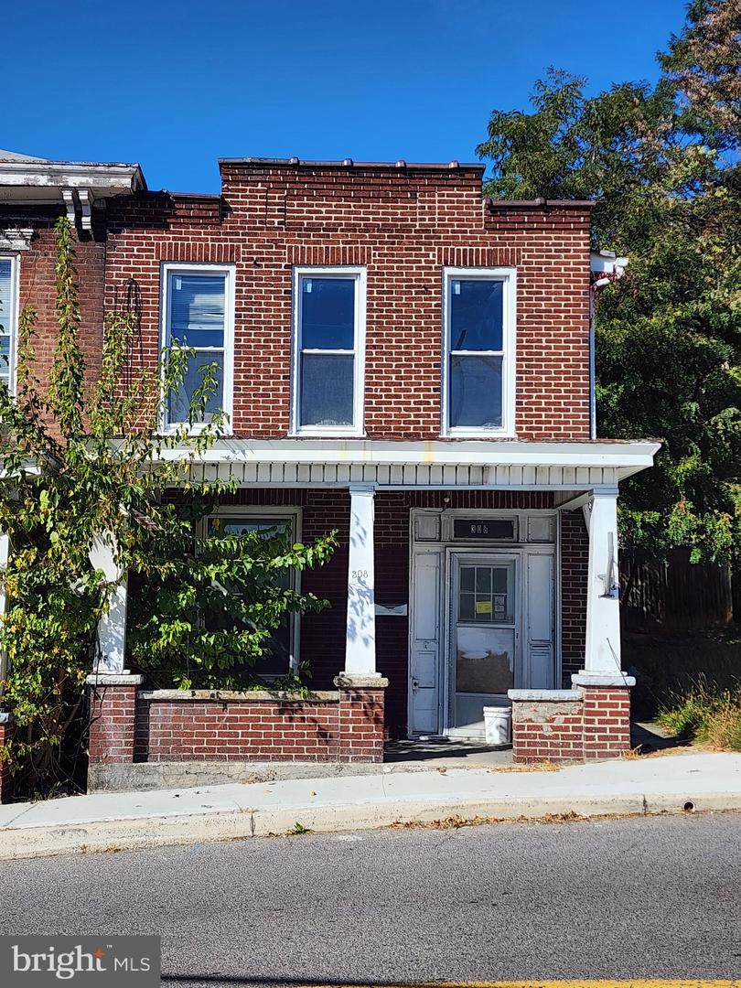 308 E Harrison St Property Photo 1