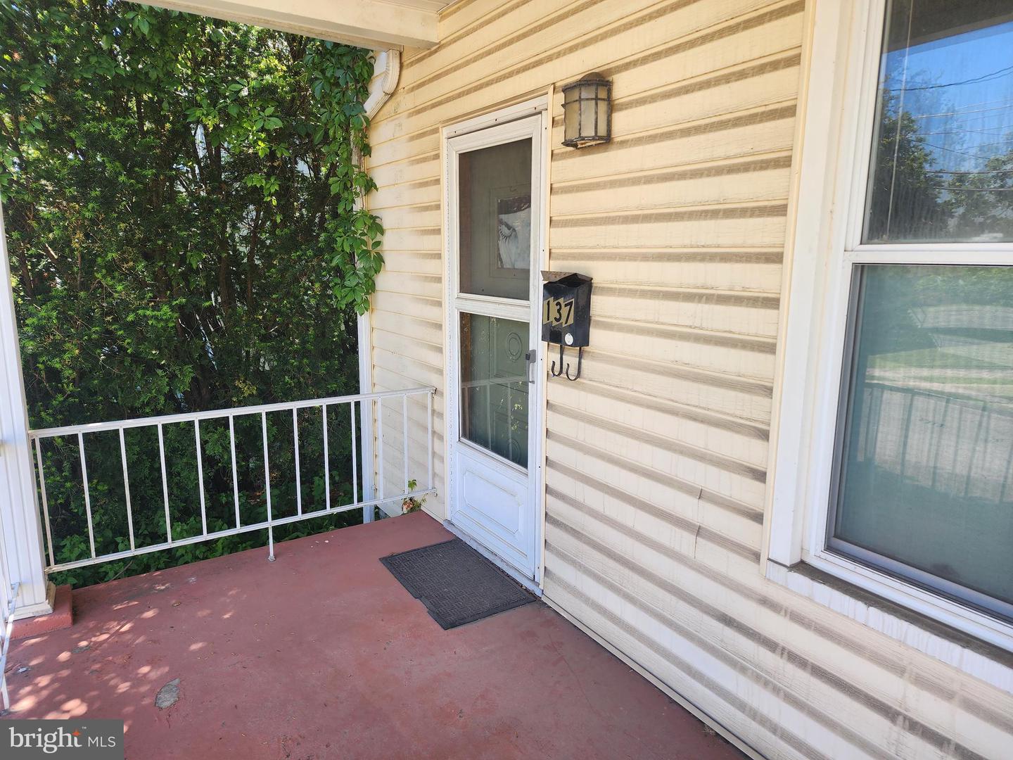 135 Center St Property Photo 4