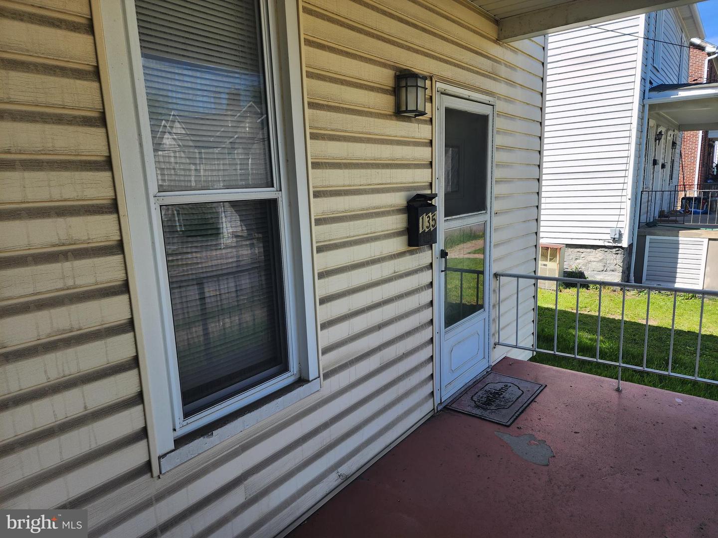 135 Center St Property Photo 5