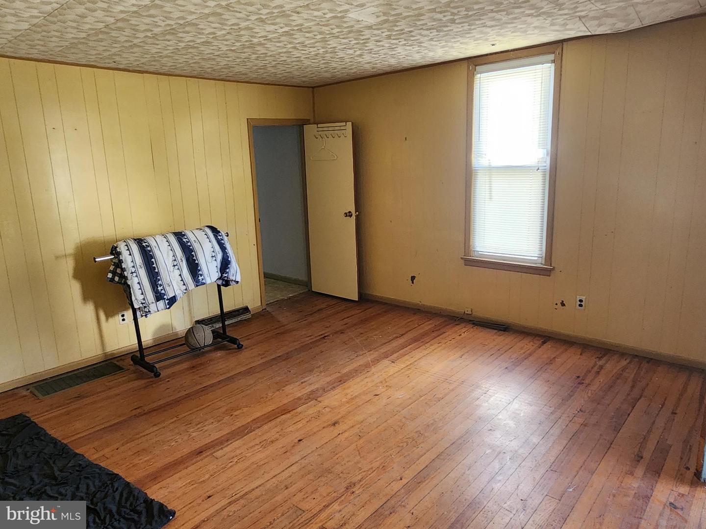 135 Center St Property Photo 6