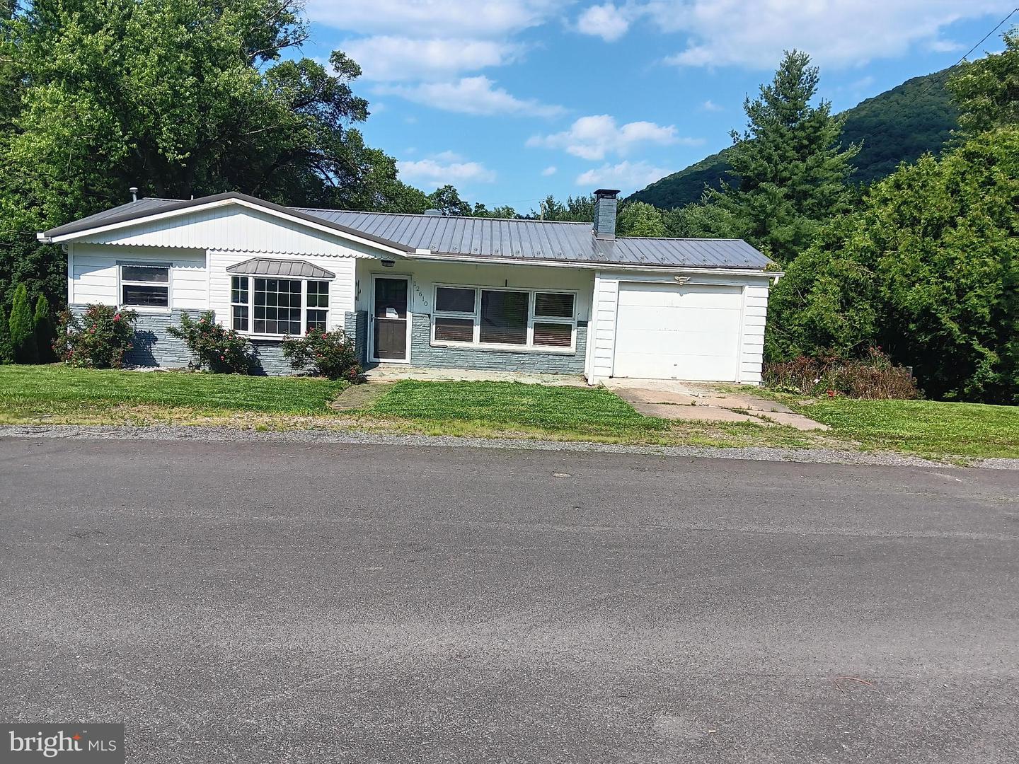 12610 Bowling St Property Photo 1