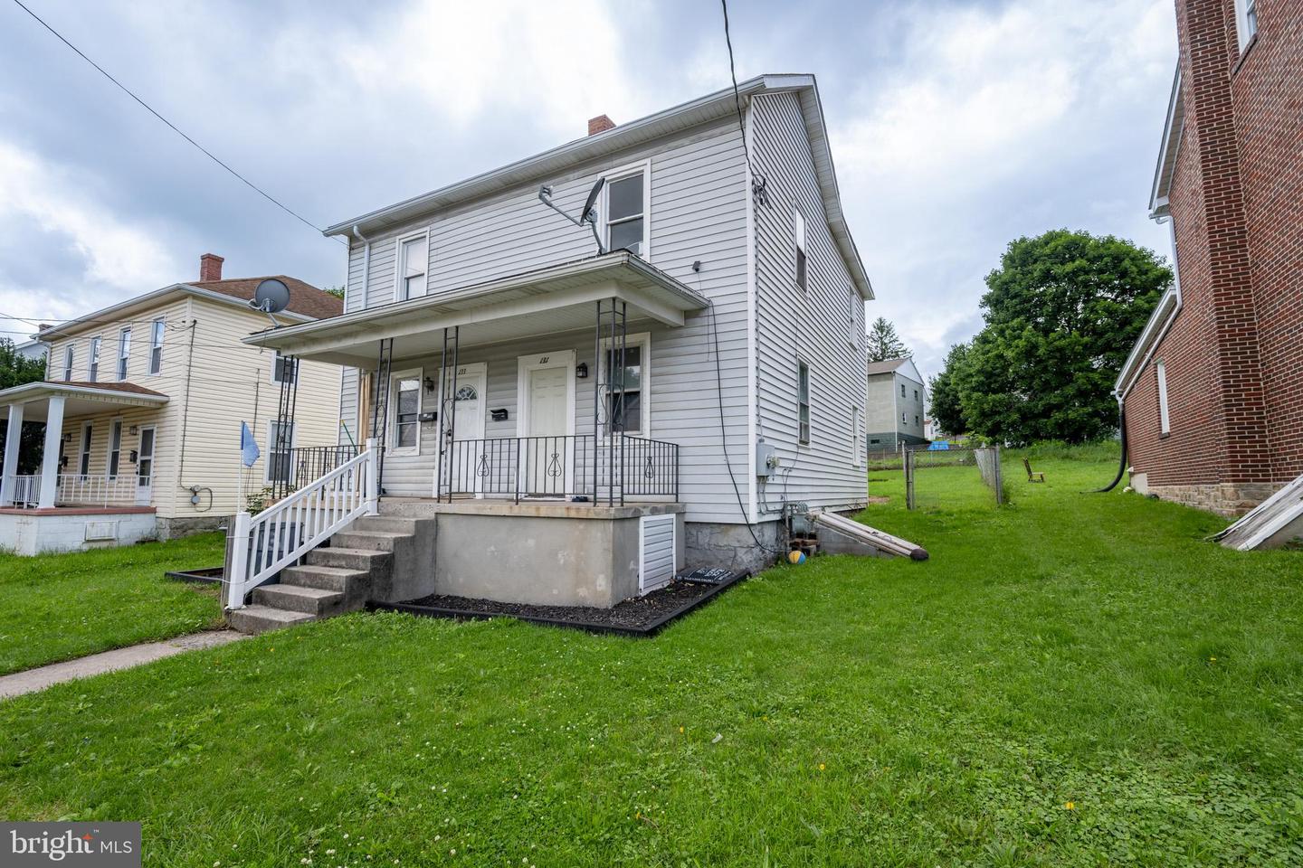 131-133 CENTER ST Property Photo 1
