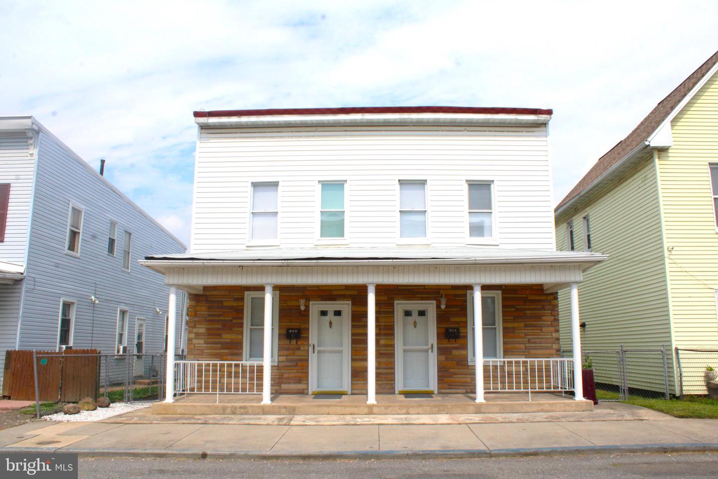 211-213 ARCH ST Property Photo 1