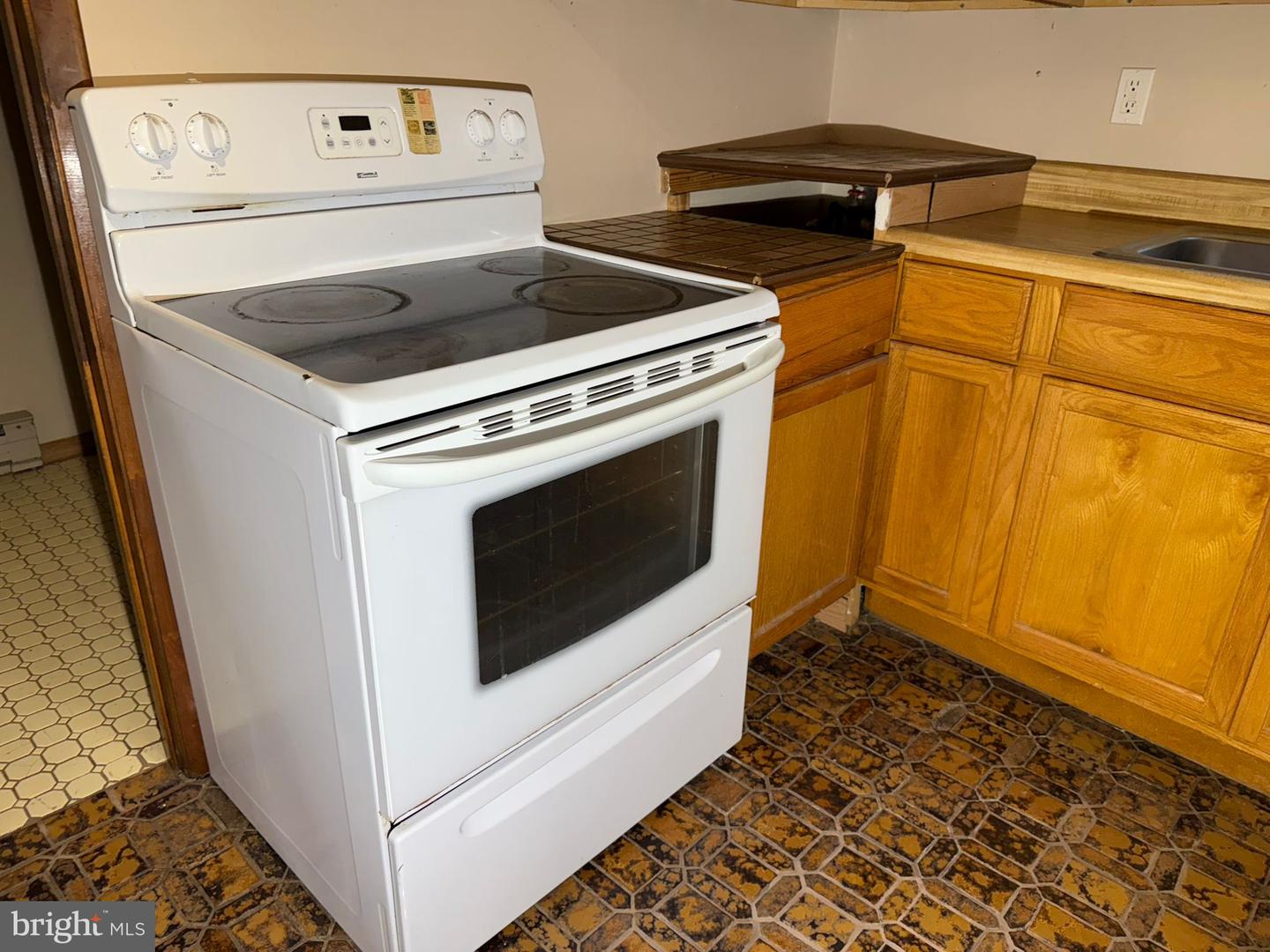82 Bowery St Property Photo 3