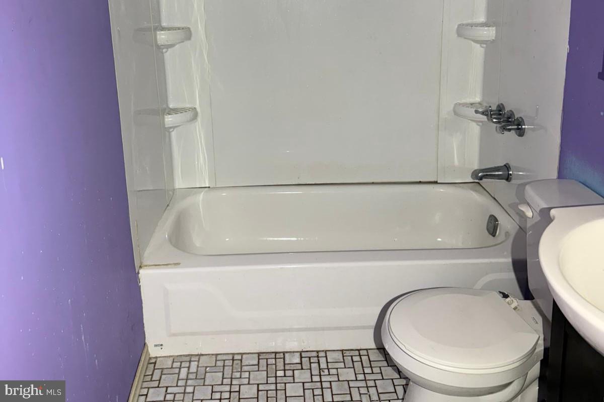 82 Bowery St Property Photo 9