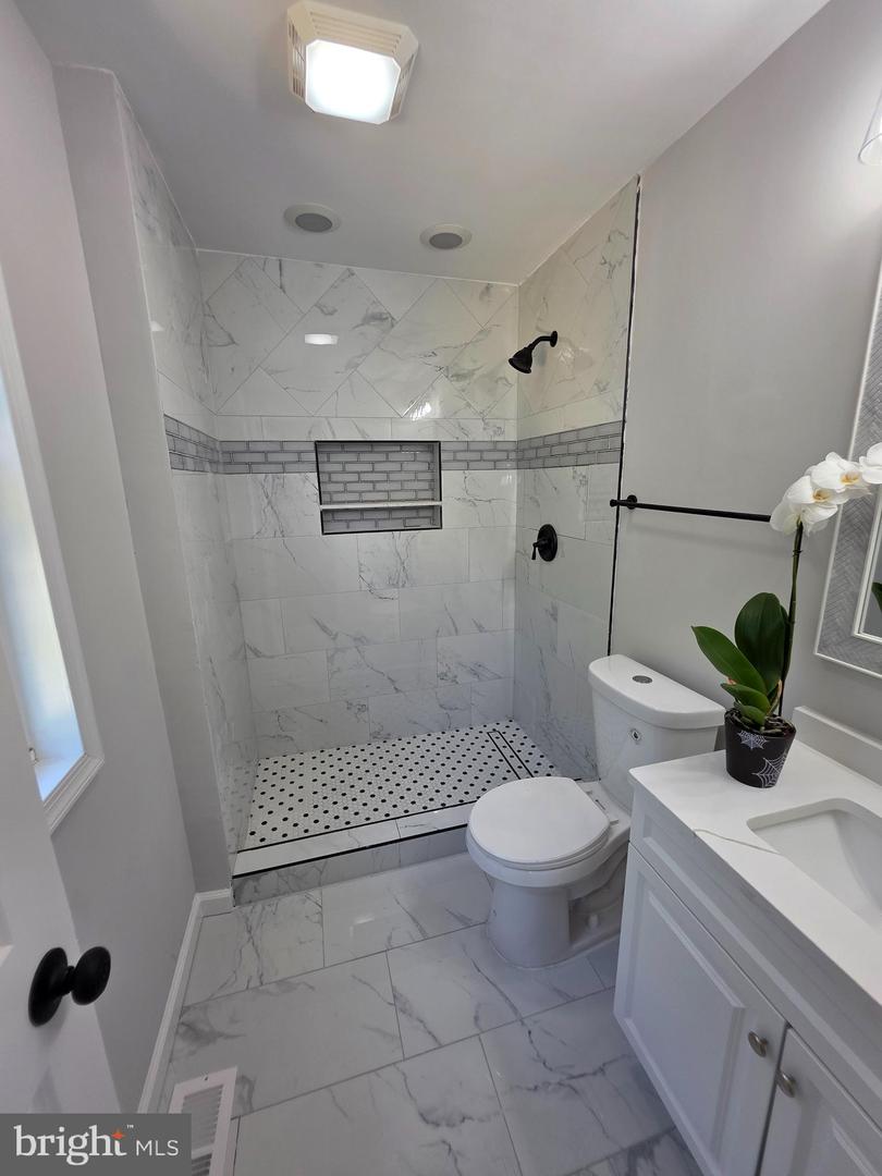 11816 Bedford ##rear Property Photo 8