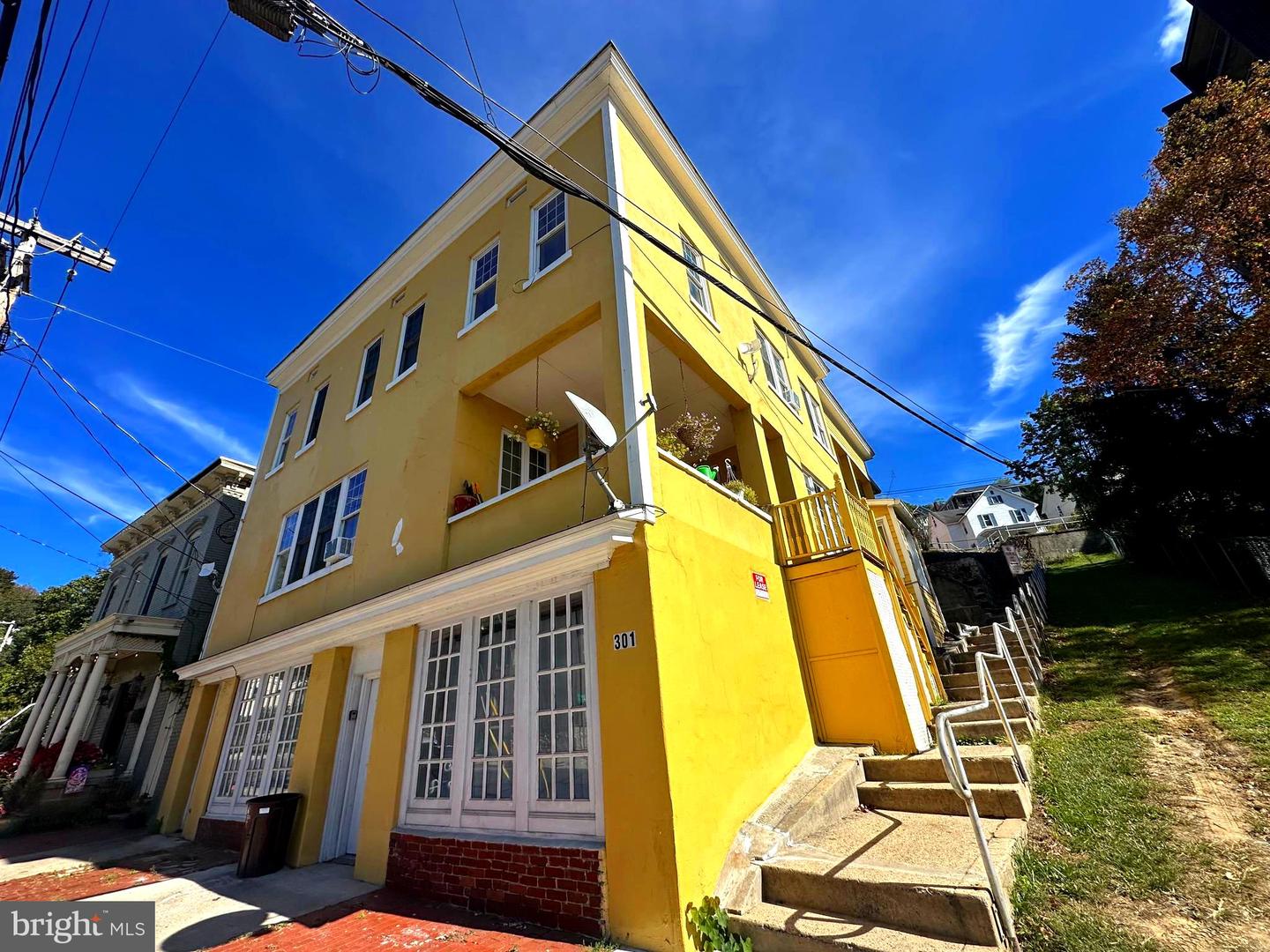 301 BALTIMORE AVE Property Photo 1
