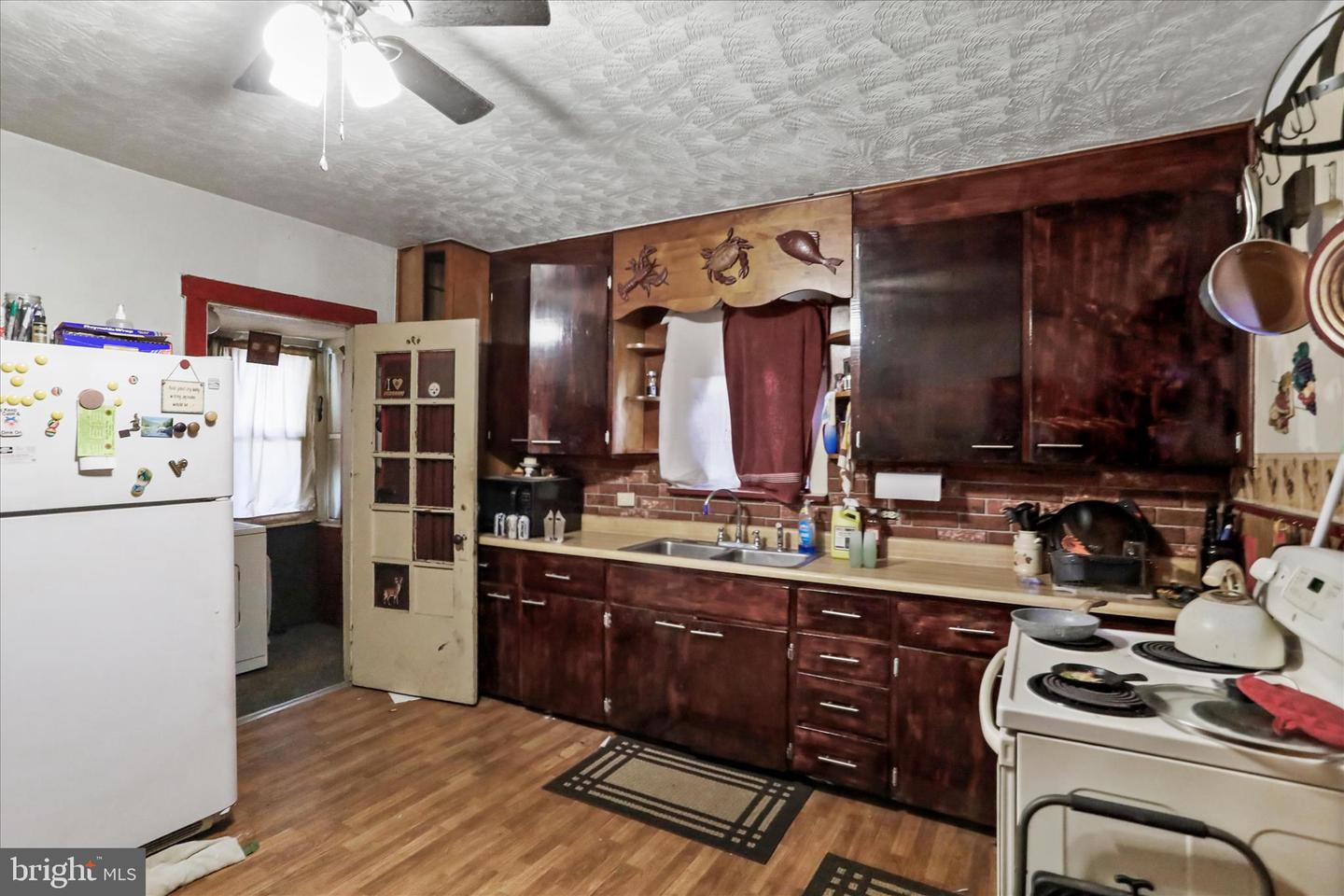 301 Poplar St Property Photo 9