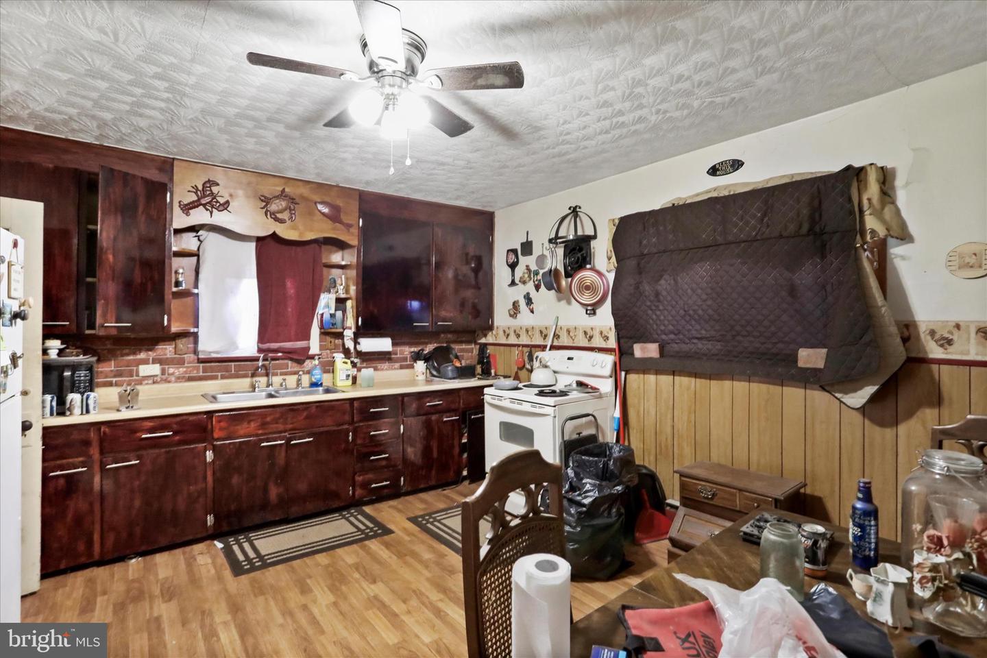 301 Poplar St Property Photo 10