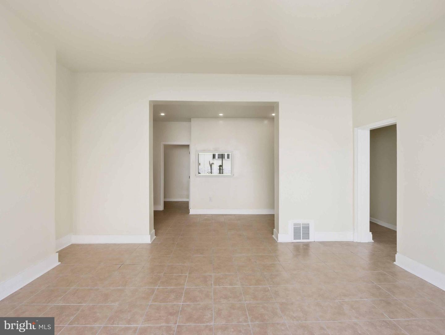 110 Greene St Property Photo 8