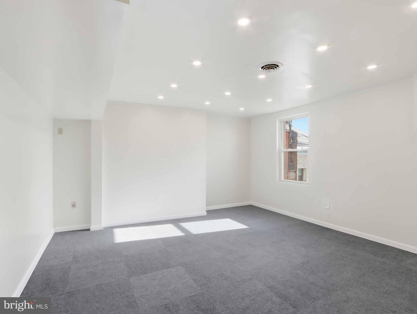 110 Greene St Property Photo 33