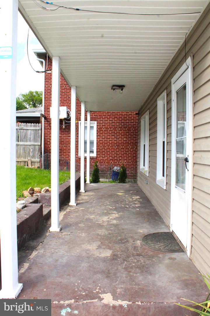 614 Lincoln St Property Photo 7