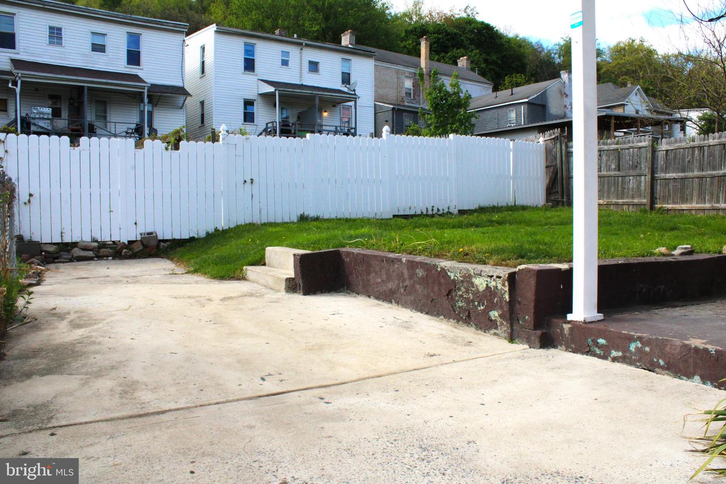 614 Lincoln St Property Photo 8