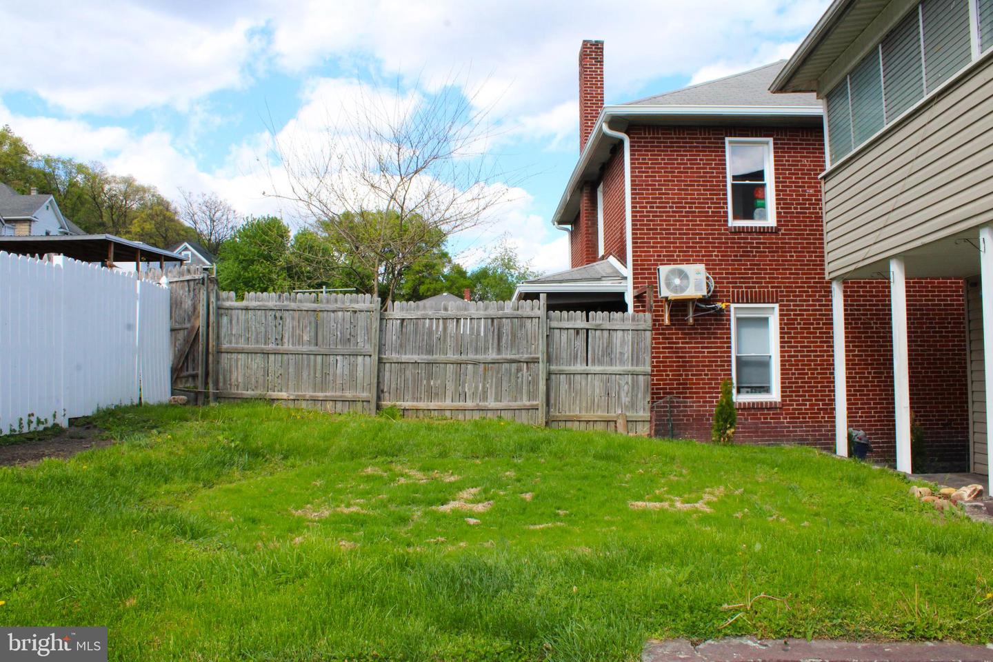 614 Lincoln St Property Photo 9