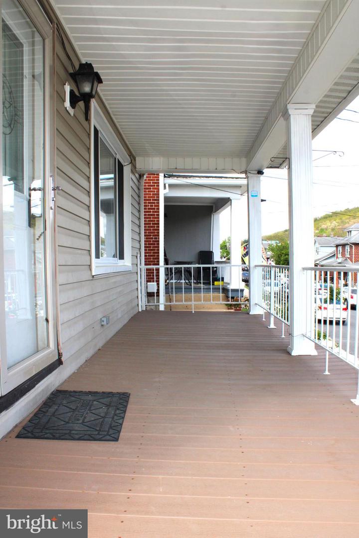 614 Lincoln St Property Photo 17