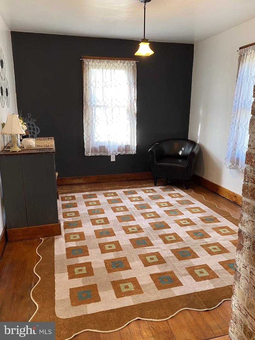 1012 Kent Ave Property Photo 15