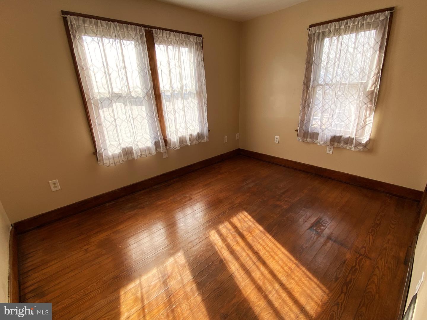 1012 Kent Ave Property Photo 26
