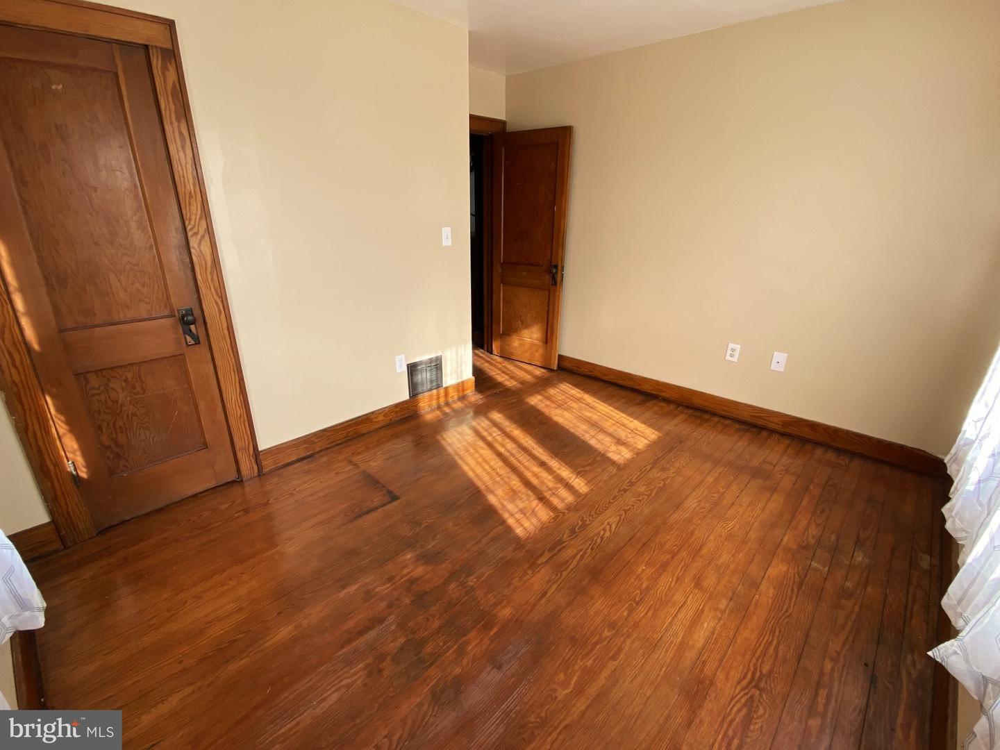 1012 Kent Ave Property Photo 27