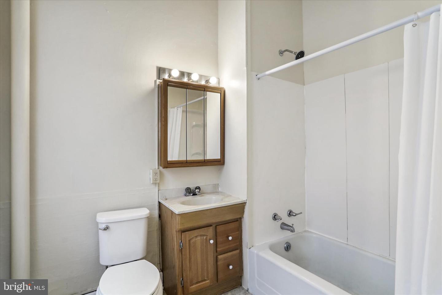 229 E Union St Property Photo 33
