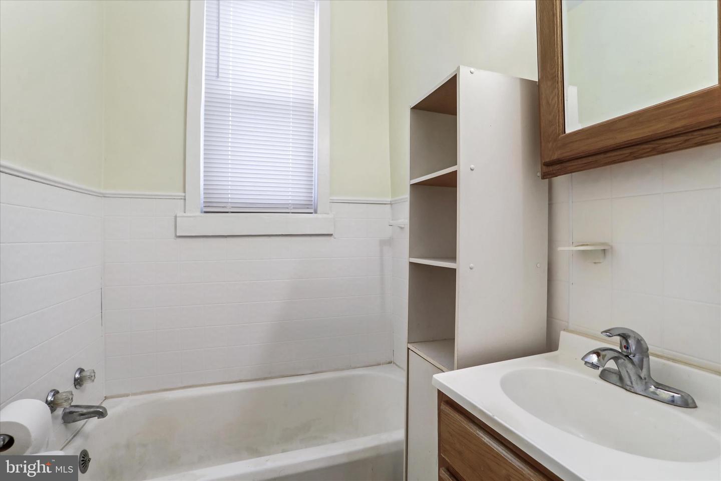 229 E Union St Property Photo 34