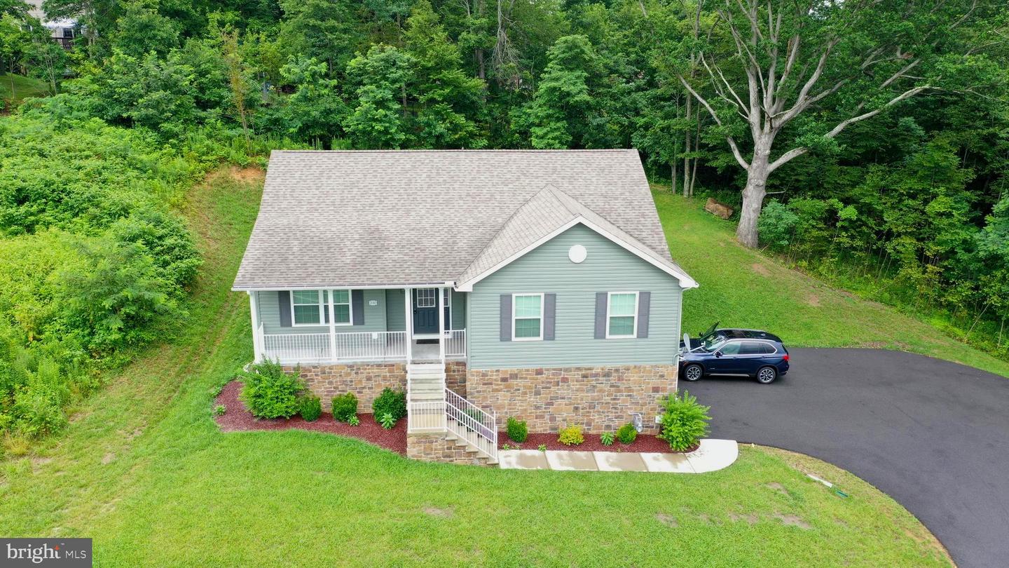230 Redstone Ter Property Photo 2