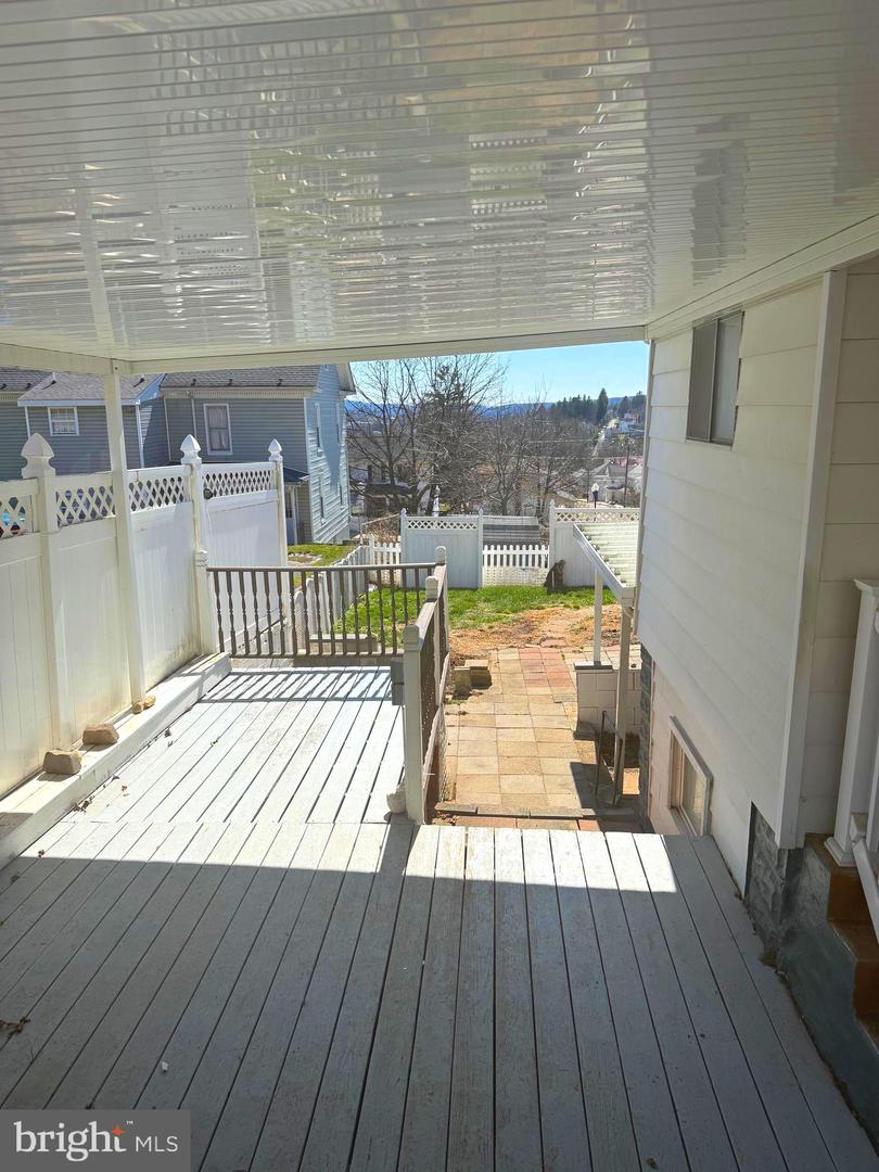 212 E Main St Property Photo 5