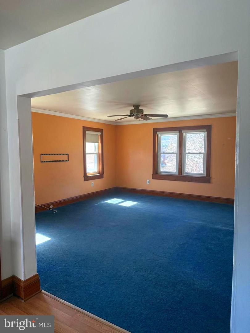 212 E Main St Property Photo 9