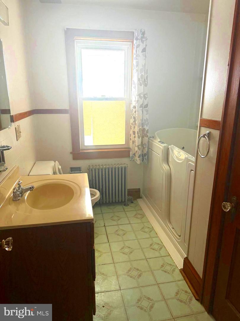 212 E Main St Property Photo 18