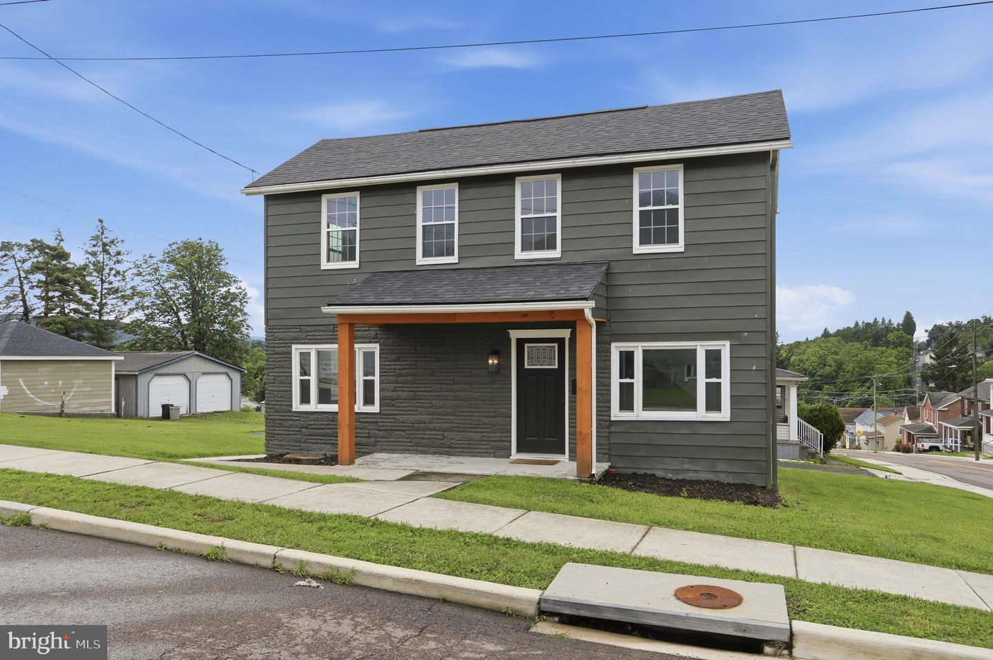 57 Washington St Property Photo 3