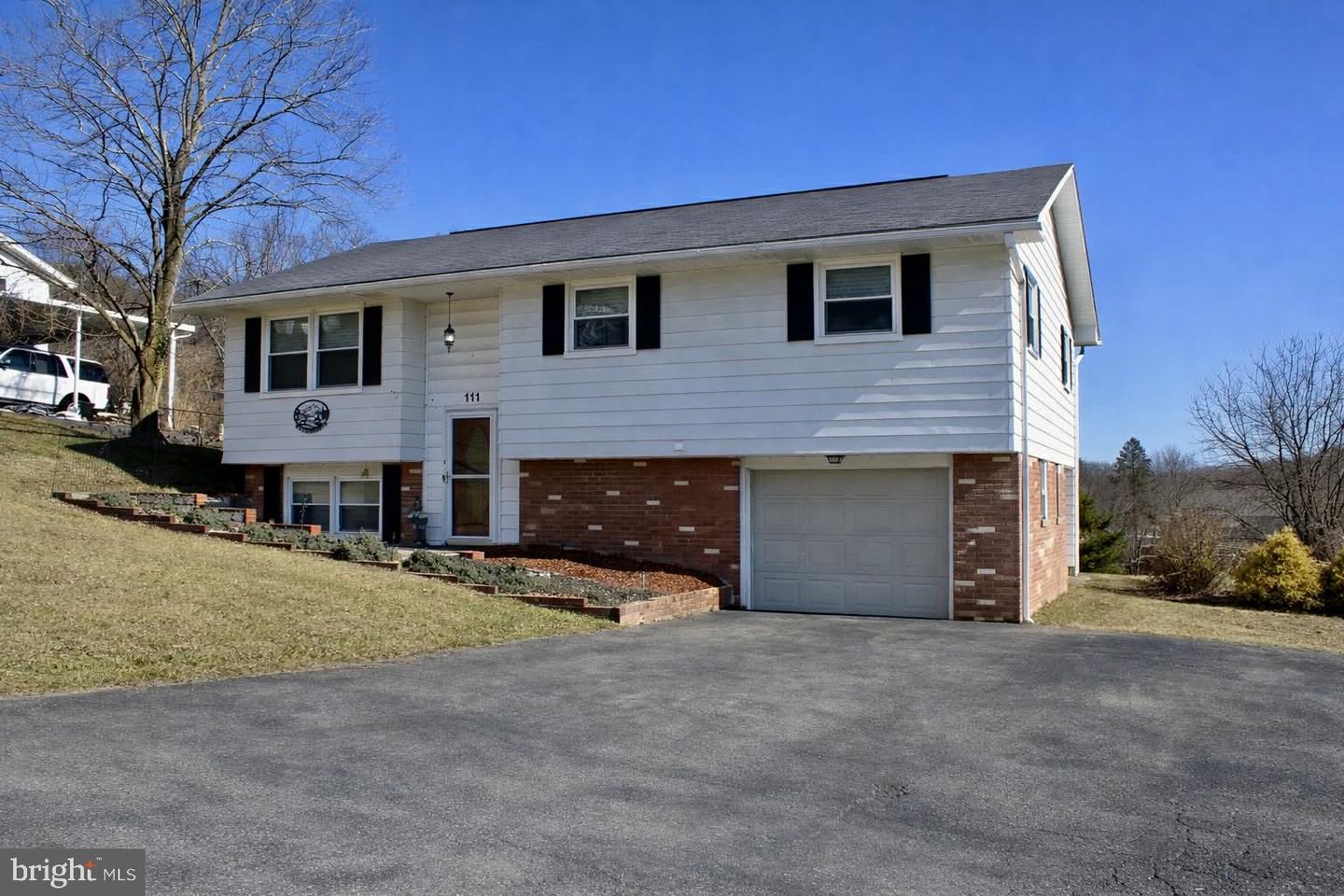 111 High Ln Property Photo 3